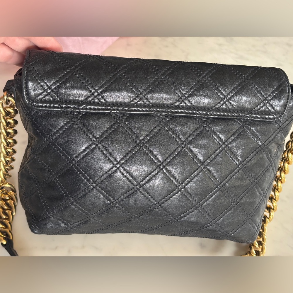 Marc Jacobs Black Quilted Shoulder Bag with Gold Chain - Picture 5 of 16